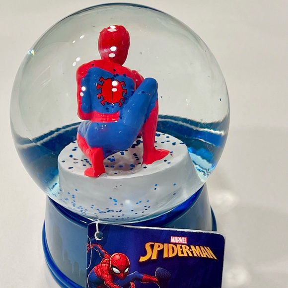 NEW Marvel Spider-Man, Light-Up snow globe, NY skyline, Blue snow, Great Gift! - Picture 6 of 9